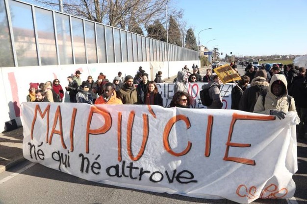 No CIE a Bologna, il Consiglio Comunale temporeggia: vergogna