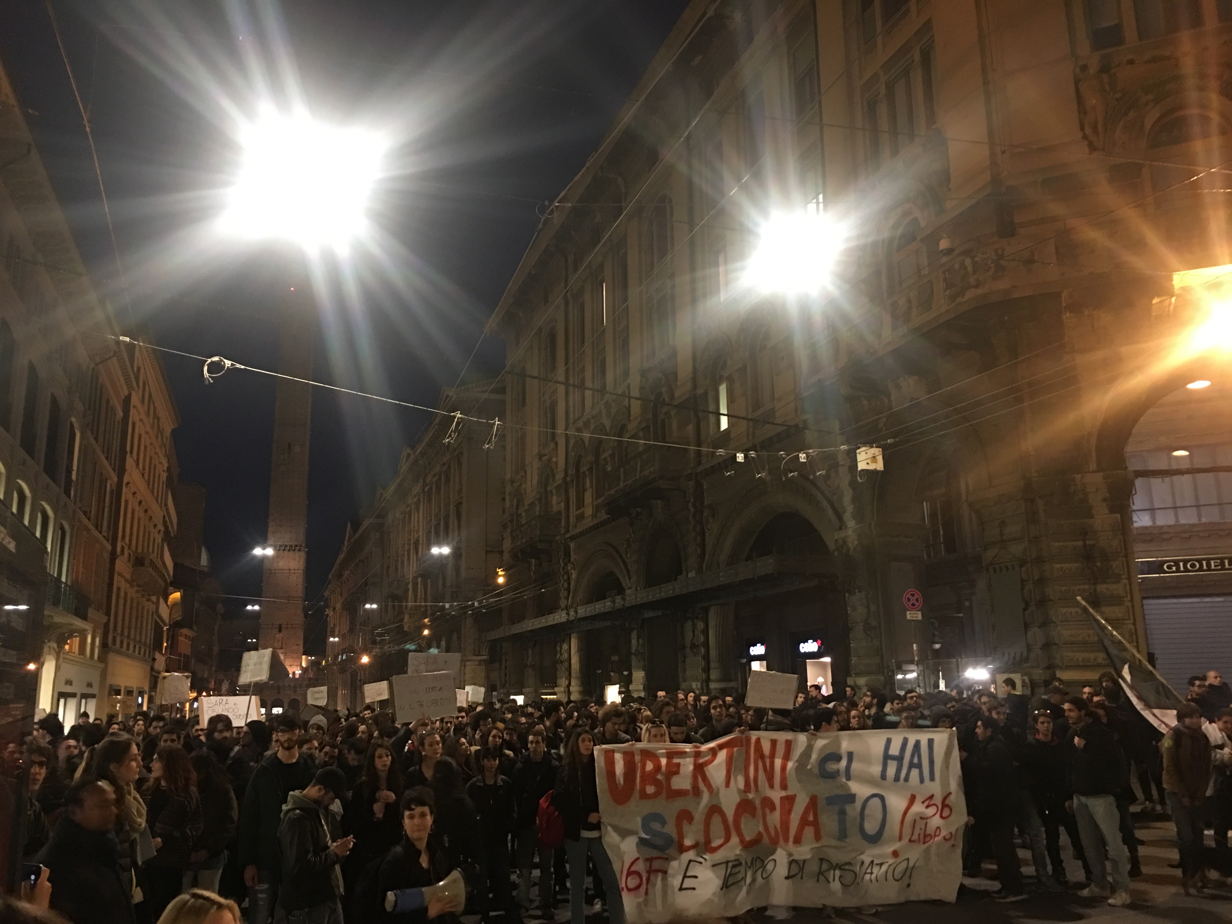 Bologna è una porta e bisogna sempre guardare la luna, non il dito