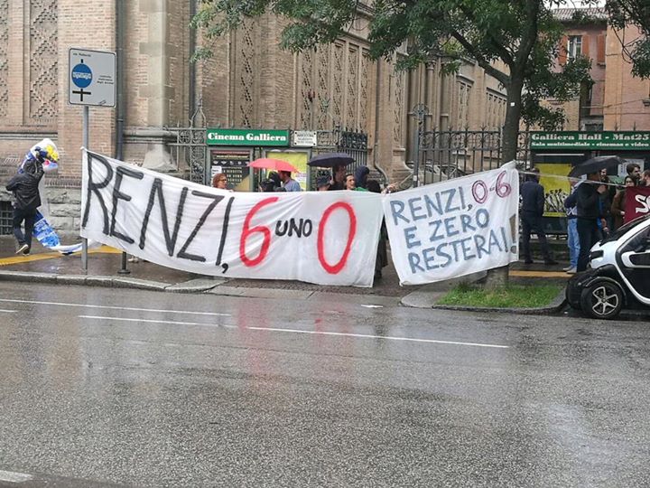 A presidio della scuola per chiedere che la legge 107 venga ritirata