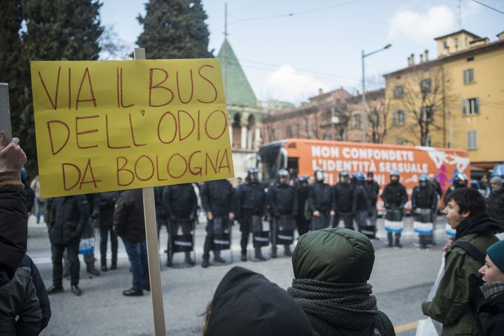 ‘Bus dell’odio’: approvata mozione di Coalizione Civica contro le discriminazioni