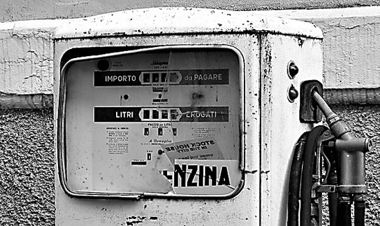 L’invasione dei distributori di carburante // RASSEGNA STAMPA