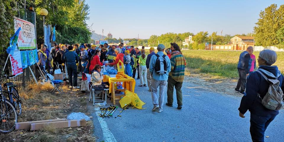 “Togli il rusco e salva il bosco, azione collettiva di pulizia del Bosco”. Le foto della giornata