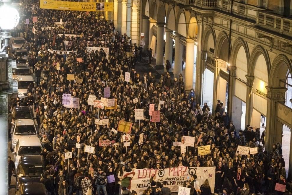 8 marzo, non vogliamo mimose ma pane, rose e lotta alla disuguaglianza di genere!