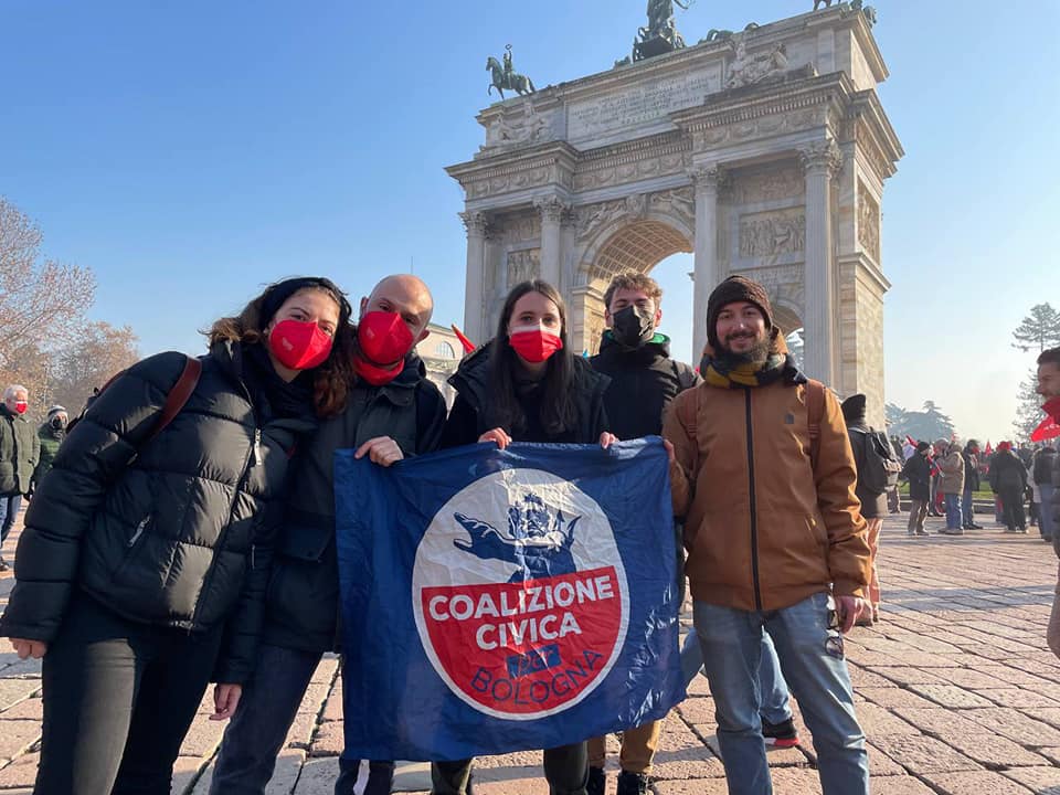 In piazza a Milano per lo sciopero generale