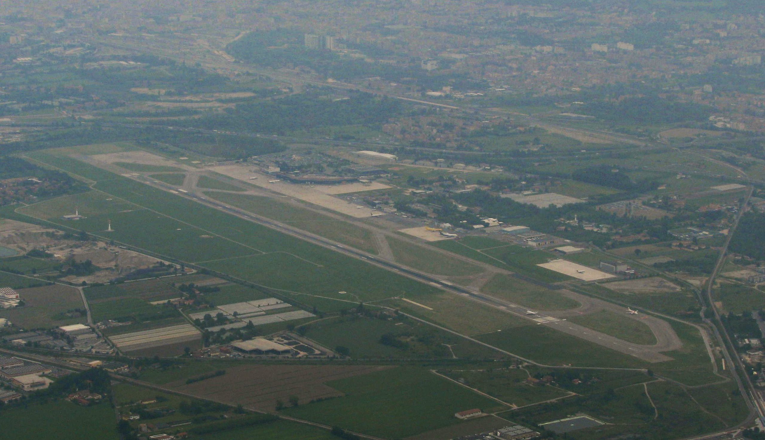 Sgomento e incredulità per la morte dell’operaio all’Aeroporto Marconi.